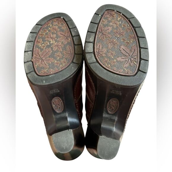 Sofft Women's Aviano Clogs, Mahogany, Size 8. Approx 3.5” Heel. - Picture 5 of 8